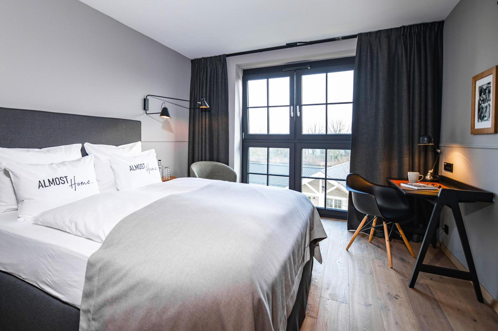 River Loft Hotel & Spa Brunsbuttel Exteriör bild